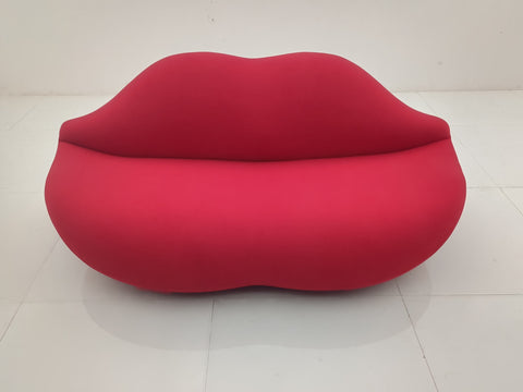 Kiss Sofa