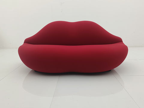 Kiss Sofa
