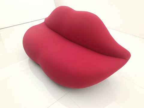Kiss Sofa